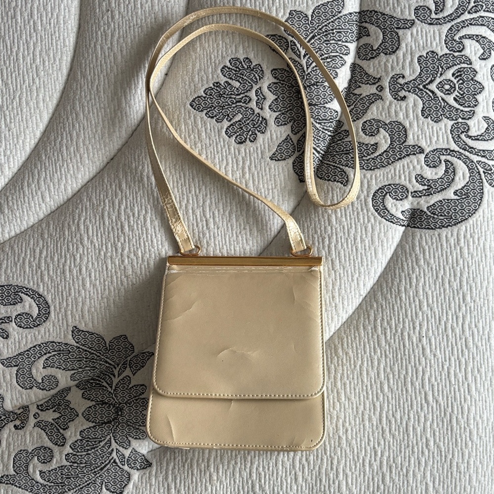 Vintage Cabrelli Chic Cream Crossbody Bag